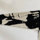 سترة محبوكة عليها عبارة "رجل مصاب"