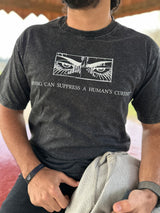 تي شيرت نظرة لا هوادة فيها عتيق