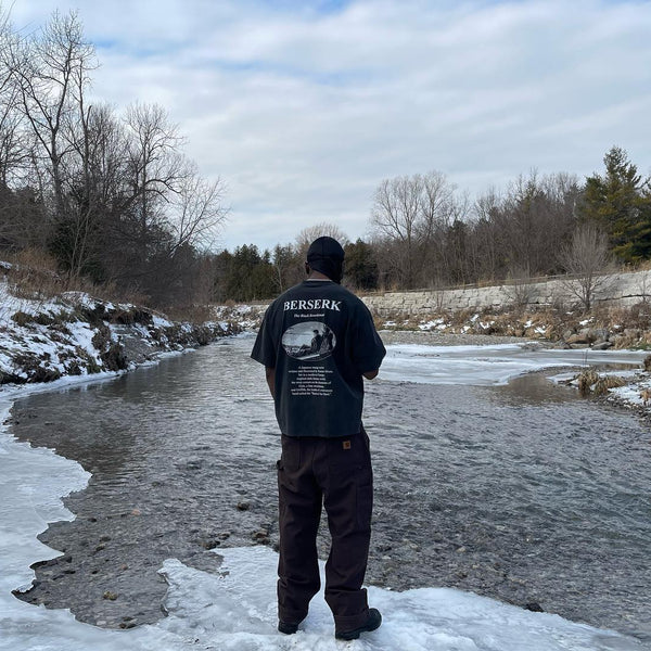 تي شيرت رسم السياف الأسود